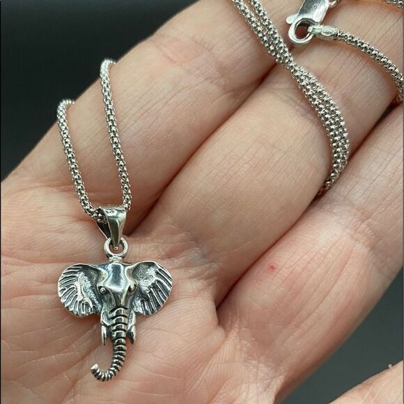 Solid Sterling Silver Elephant Head Pendant on Italian Popcorn Chain Necklace - Picture 5 of 5